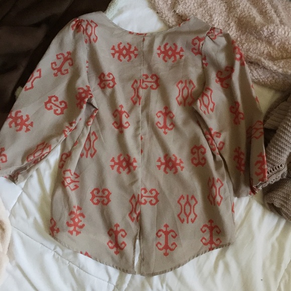 Gianni Bini• Rustic Print Design Top - Picture 5 of 8